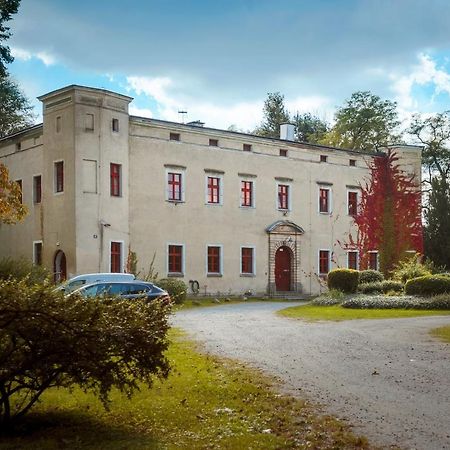 Zamek Dobroszyce Aparthotel Exterior photo