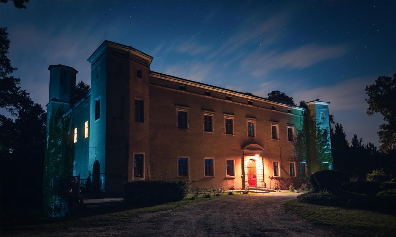 Zamek Dobroszyce Aparthotel Exterior photo