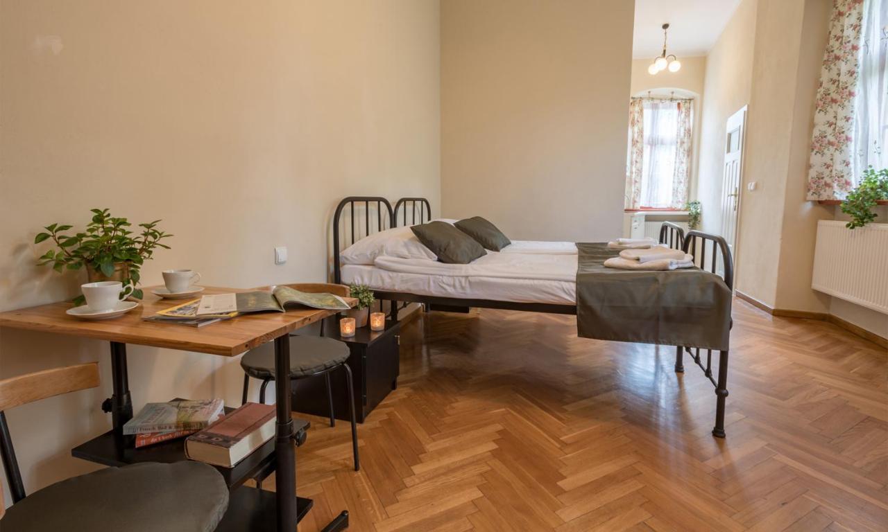 Zamek Dobroszyce Aparthotel Room photo