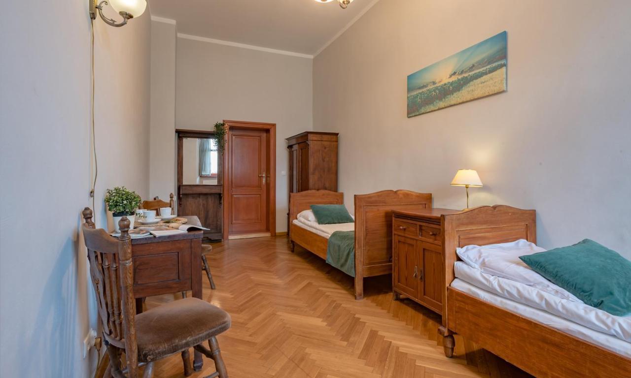 Zamek Dobroszyce Aparthotel Room photo