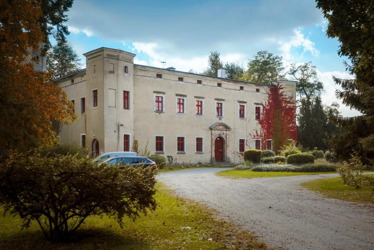 Zamek Dobroszyce Aparthotel Exterior photo