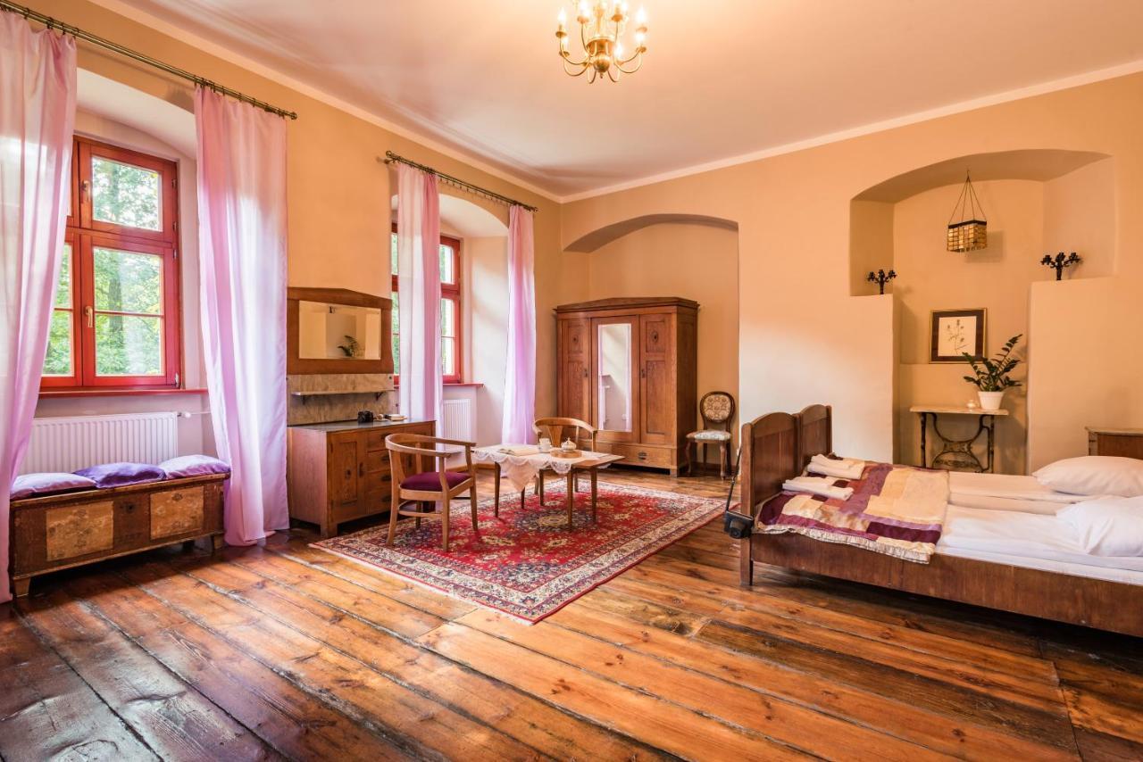 Zamek Dobroszyce Aparthotel Exterior photo