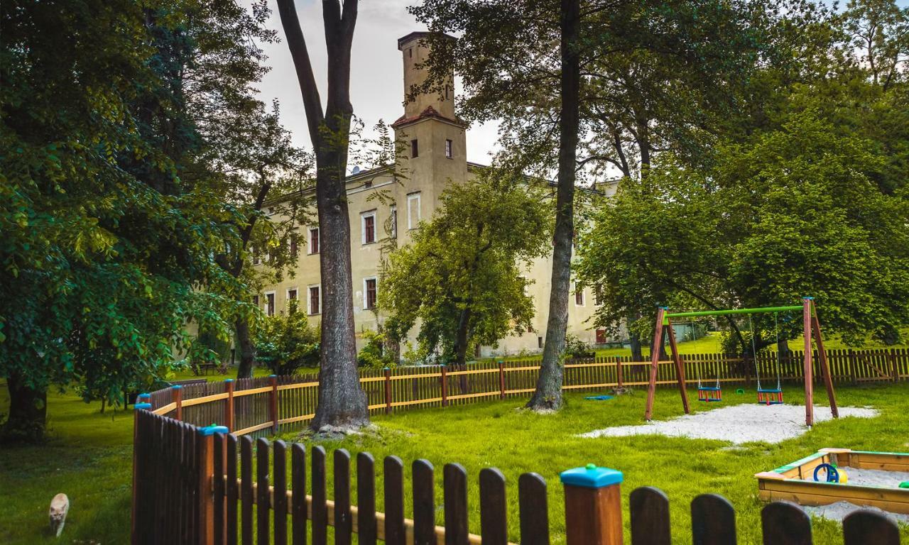 Zamek Dobroszyce Aparthotel Exterior photo