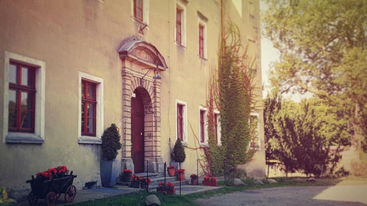Zamek Dobroszyce Aparthotel Exterior photo