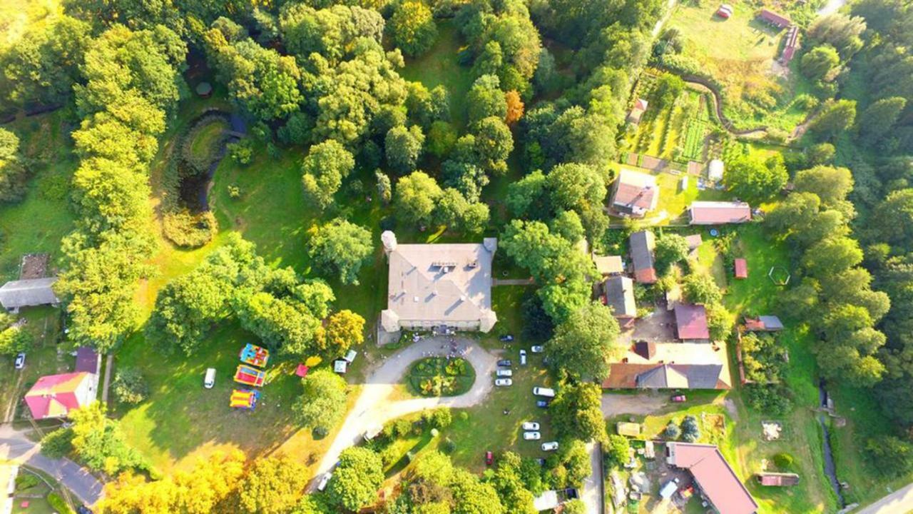 Zamek Dobroszyce Aparthotel Exterior photo