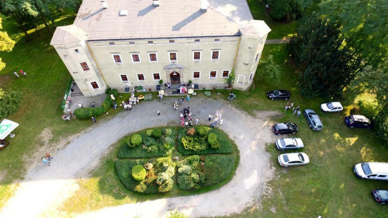 Zamek Dobroszyce Aparthotel Exterior photo