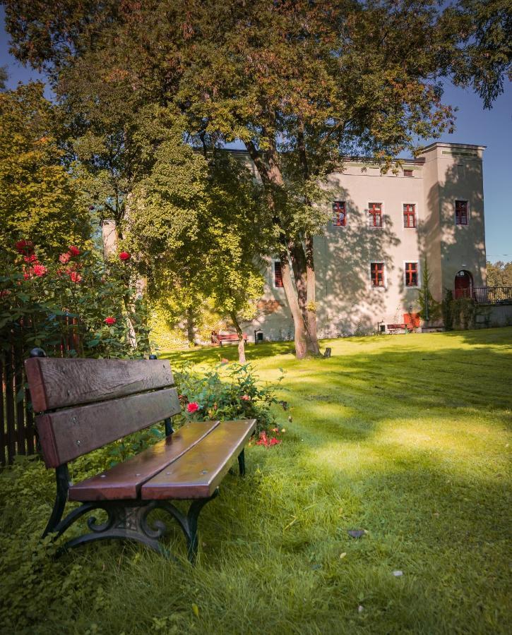Zamek Dobroszyce Aparthotel Exterior photo
