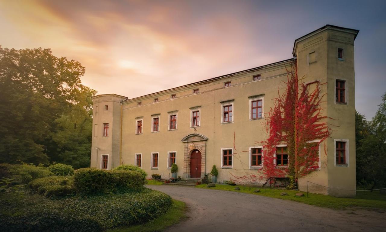 Zamek Dobroszyce Aparthotel Exterior photo